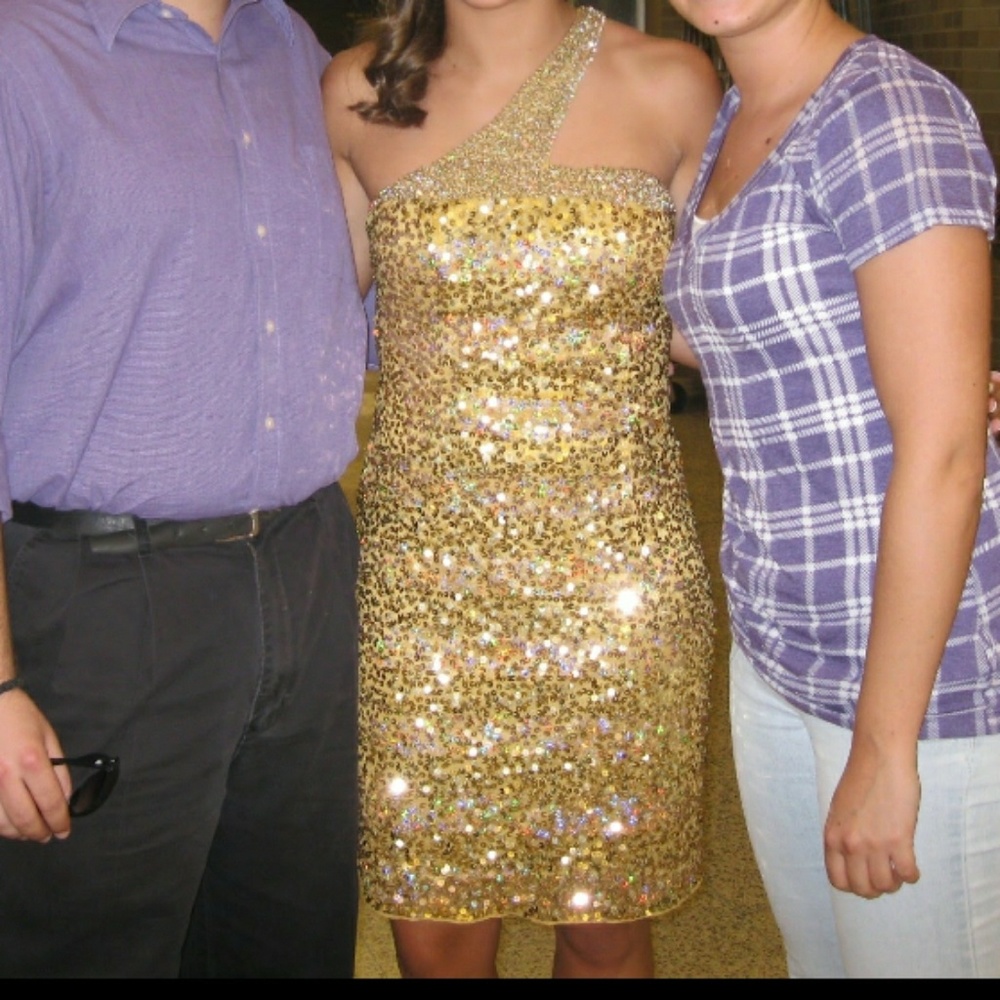 Gold sequin formal/prom dress - Picture 3 of 8